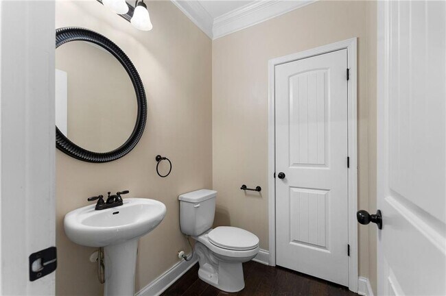 Building Photo - 10 Canterbury Walk