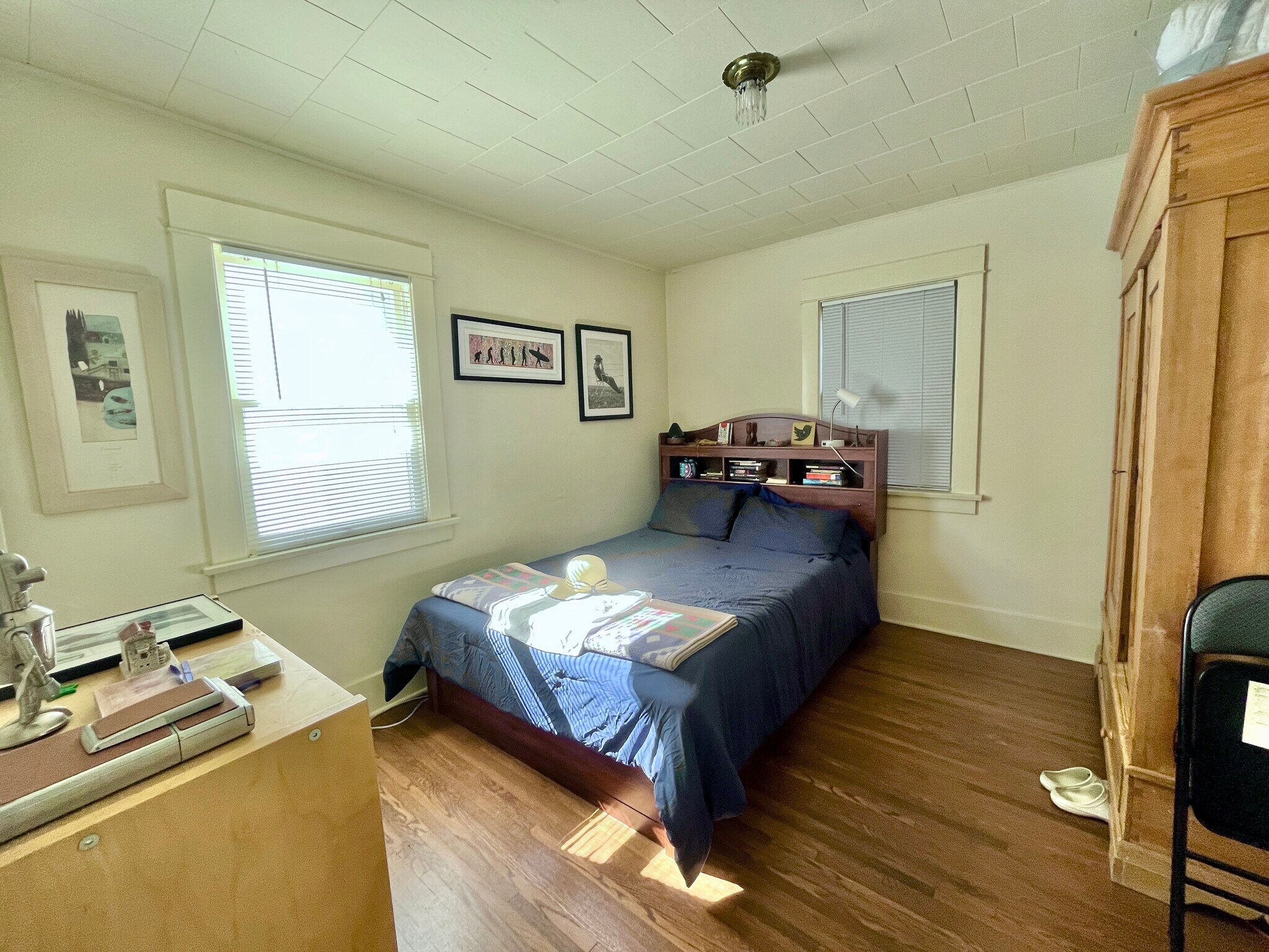 Building Photo - 1042 W 14th St