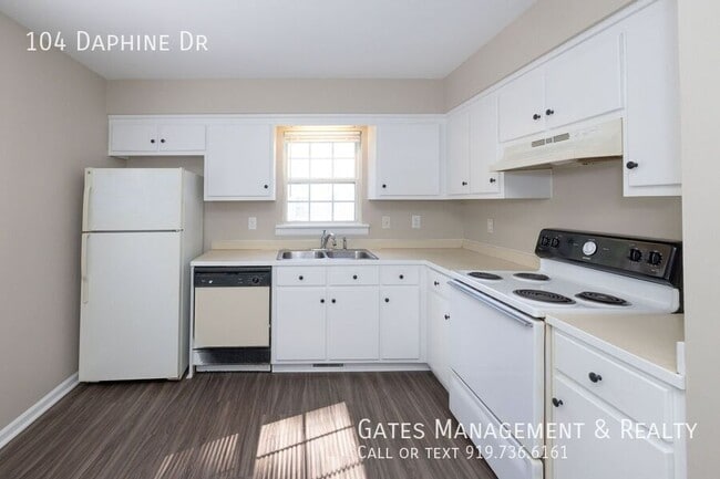 Building Photo - 104 Daphine Dr