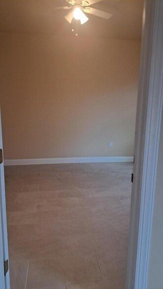 Building Photo - 301 SE Bayview Terrace