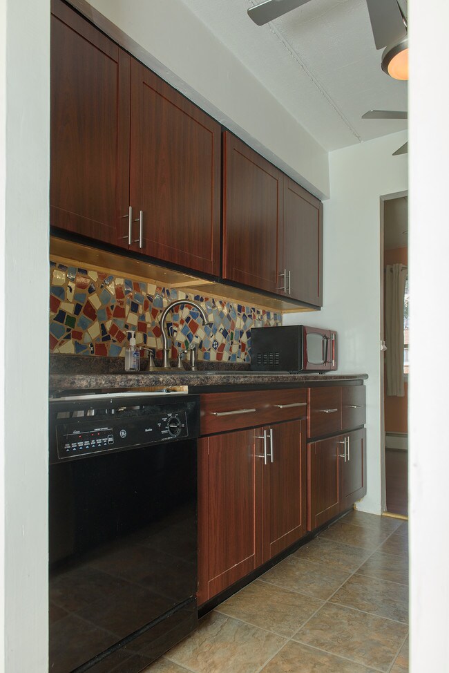 Building Photo - 280 Bridgewater Rd