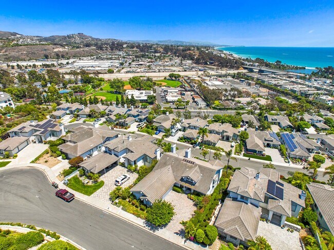 Building Photo - Stunning 3 Bed | 2.5 Bath Home with Office...