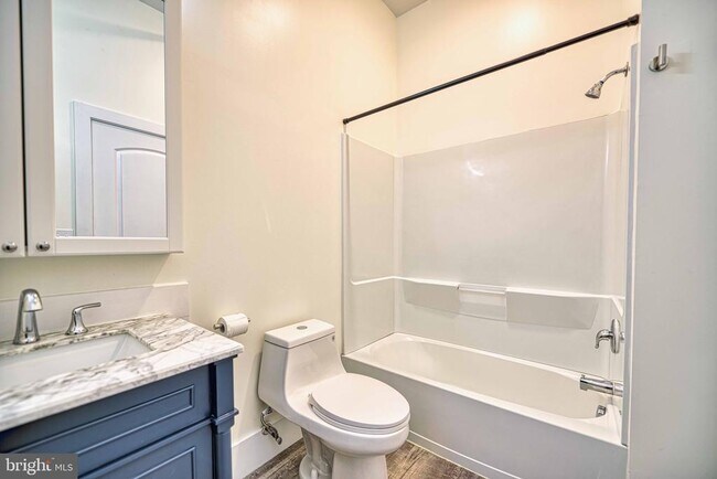 Building Photo - 177 Chestnut St