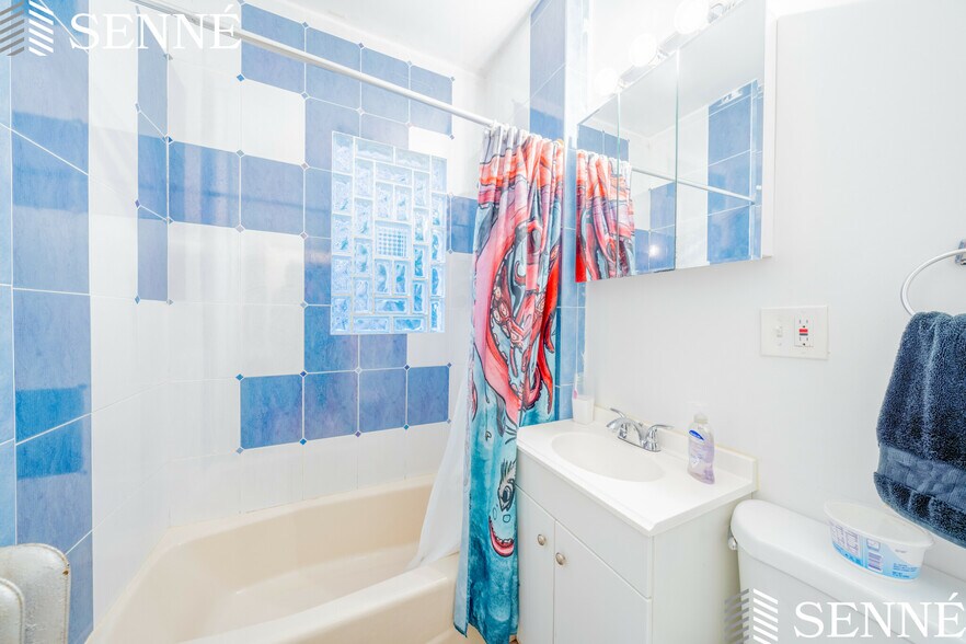 Building Photo - 114 Elm St