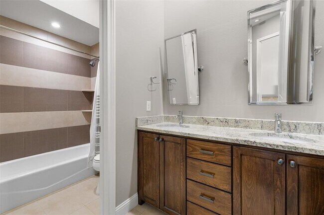 Building Photo - 1017 S Quinlan Park Rd