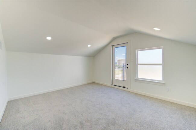 Building Photo - 2928 El Fenice Ln