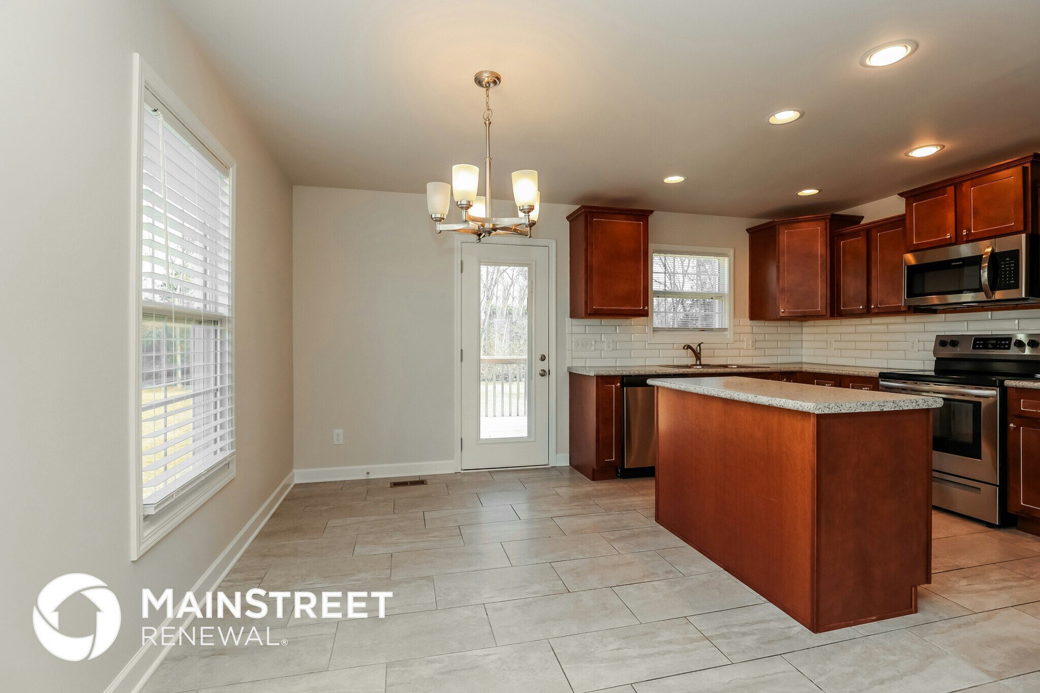 Building Photo - 460 Heatherwood Dr