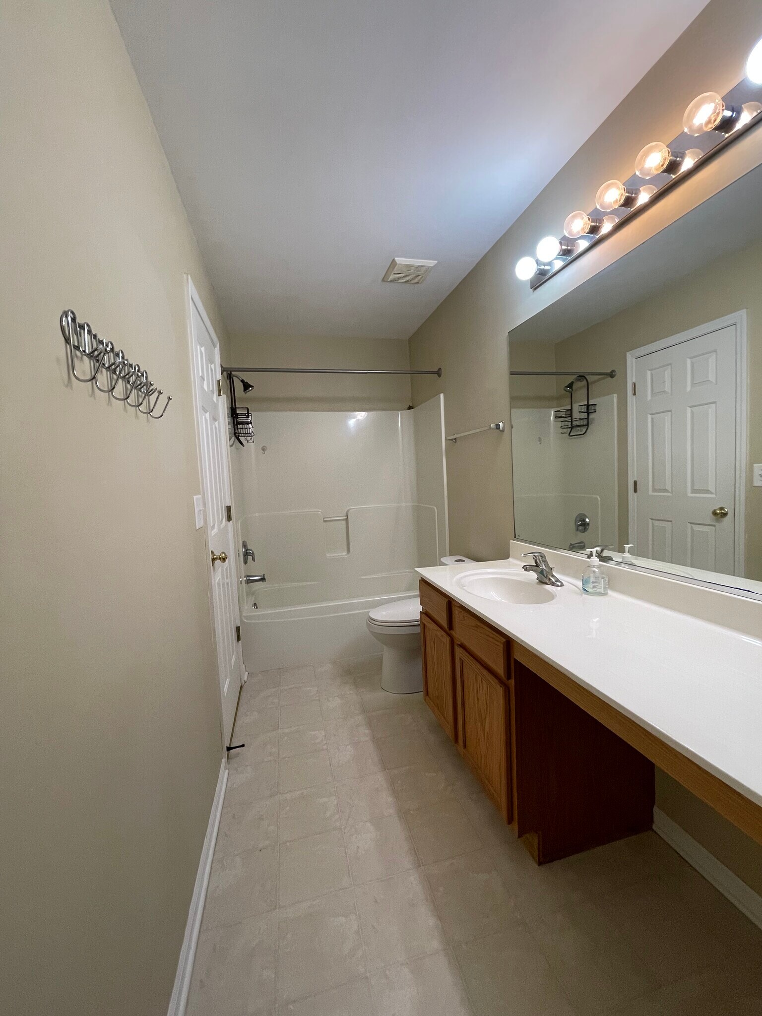 Building Photo - 1109 Clover Dr