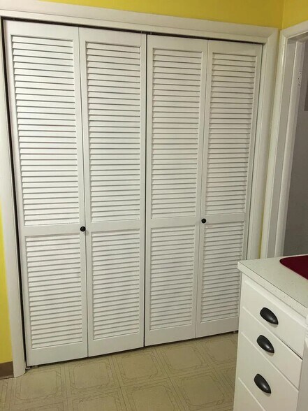 Building Photo - 131 N Hillsdale Dr