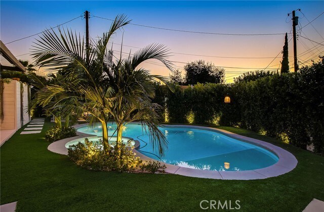 Building Photo - 8161 Encino Ave