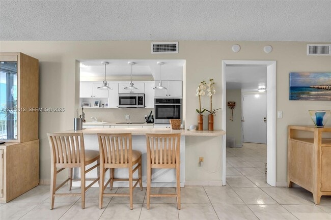 Building Photo - 600 Grapetree Dr