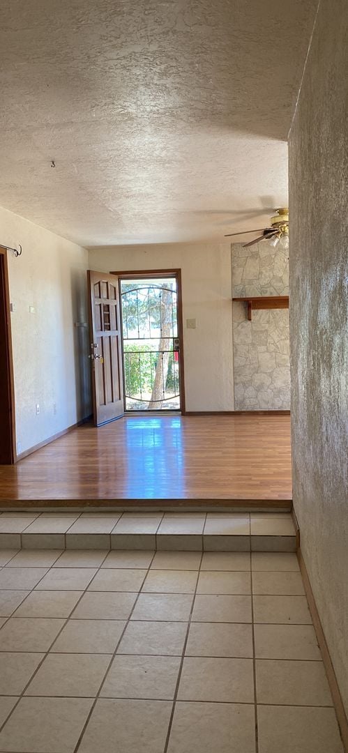 Building Photo - 2 Bedroom With Lots of Space
