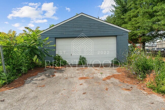 Building Photo - Charming 3-Bed Home In Indy!