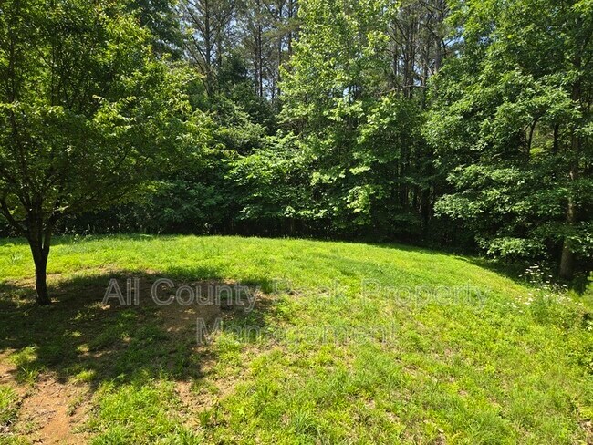Building Photo - 6013 Bates Pike SE