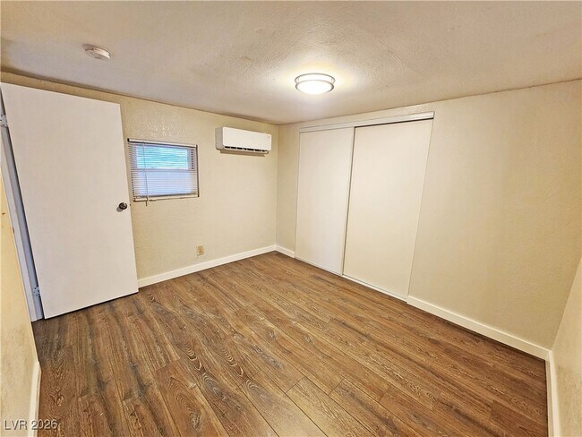 Building Photo - 2220 W Bell Vista Ave