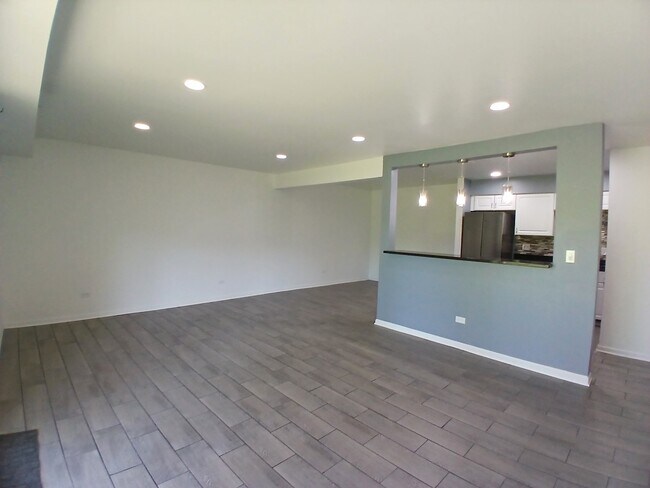 Building Photo - 2300 Beau Monde Ln