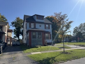 Building Photo - 72 Hollister St