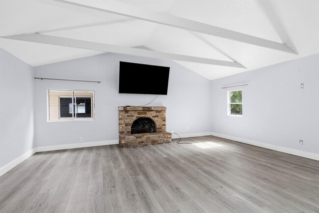 Building Photo - 501 Sioux River Rd