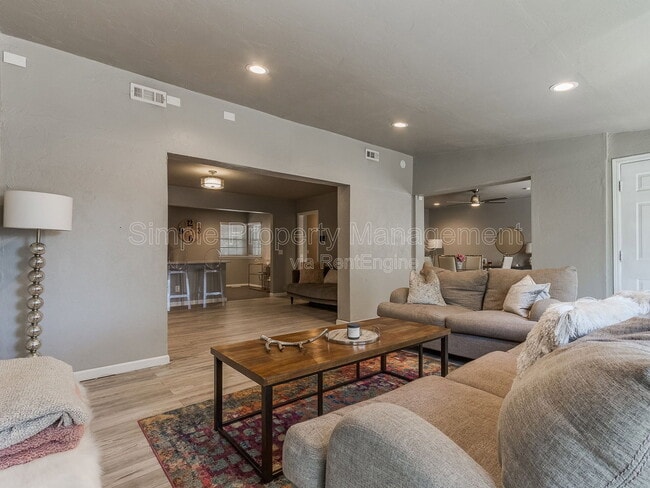 Building Photo - 4136 NW 61st Ter