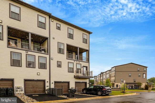 Building Photo - 20941 Bluebird Sq