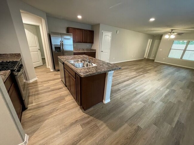 Building Photo - *Valentine's Day Special!* Three Bedroom |...