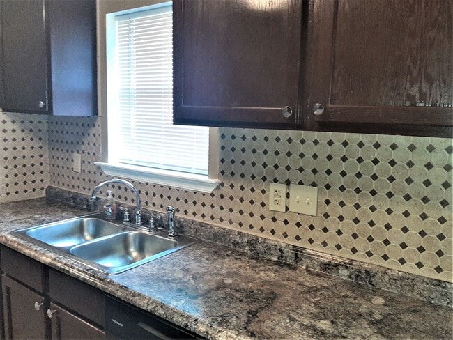 Building Photo - Charming 3-Bedroom, 2-Bath Home in Eastern...