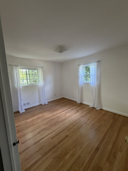 Building Photo - 9311 Chanute Dr