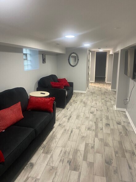 Building Photo - 8027 S Kimbark Ave