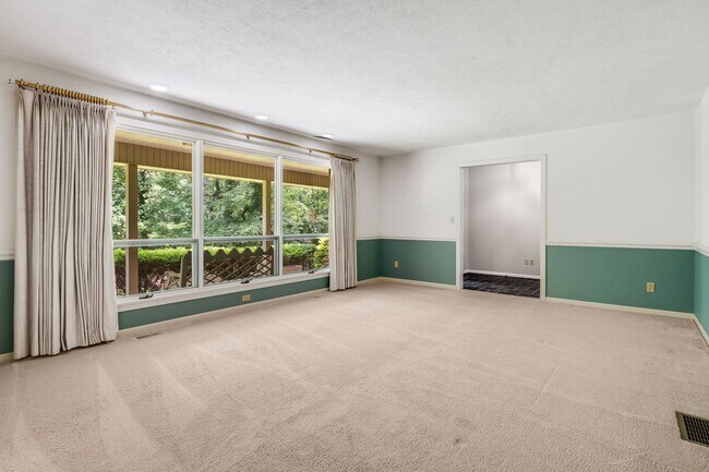 Building Photo - 102 Arbor Ln