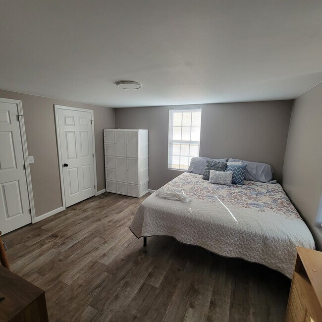 Building Photo - 4 Bed, 2 Bath Home for Lease-Furnished-Sparta,TN