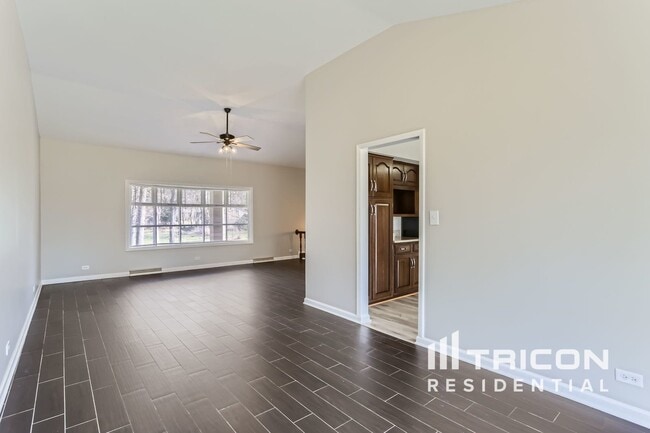 Building Photo - 7221 Red Oak Dr
