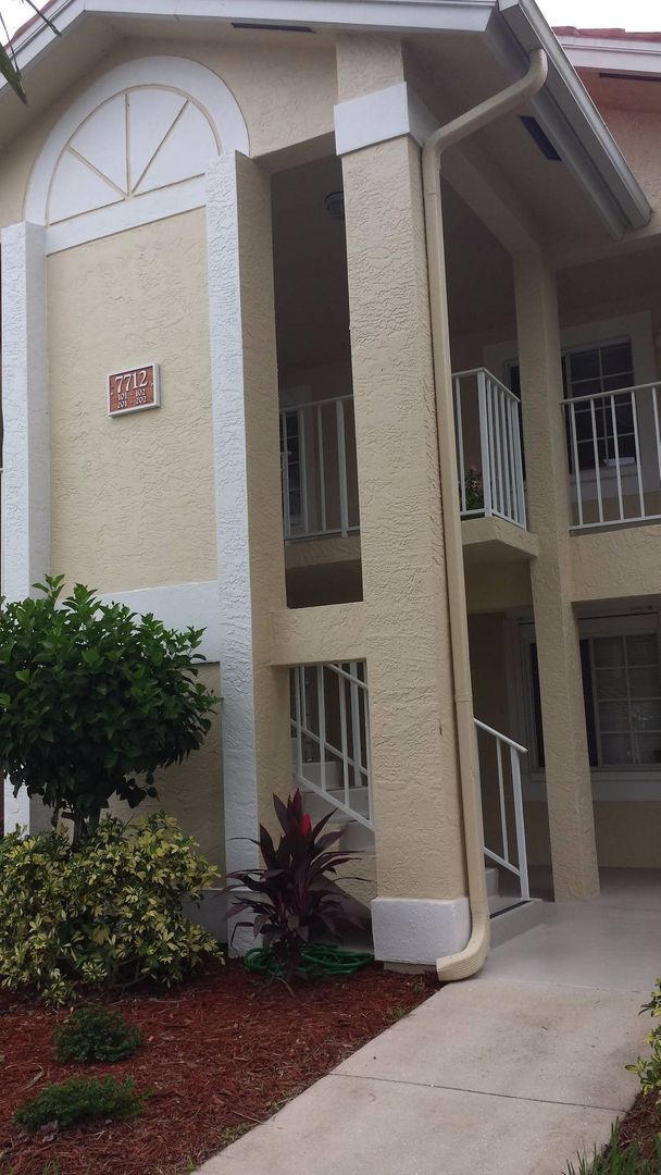 Building Photo - 2 Bedroom 2 Bath Condo Great Location and Schools