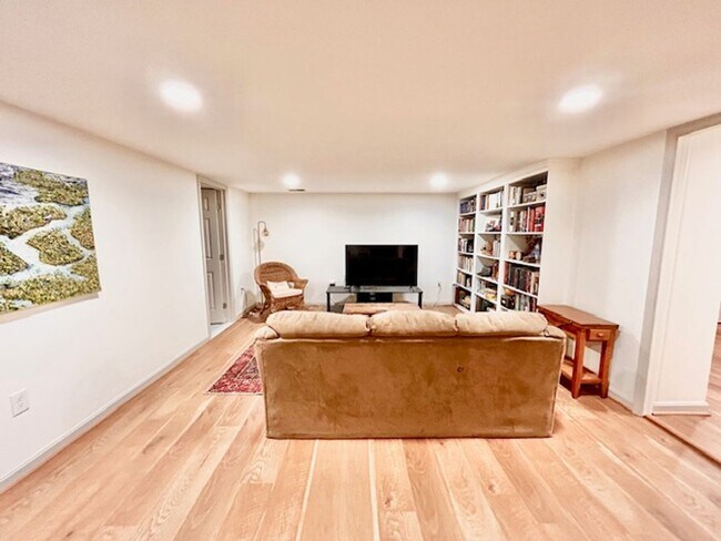 Building Photo - Beautifully renovated 4BR/3BA rambler with wraparound porch and garage