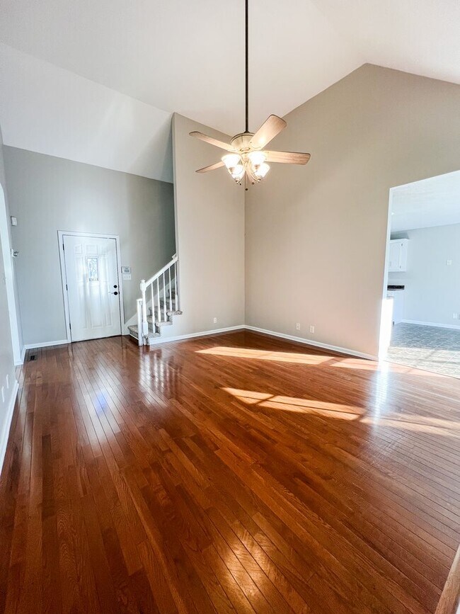 Building Photo - Beautiful Single-Family Home! Bonus Room, ...