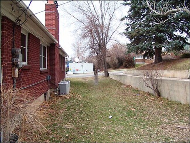 Building Photo - 1300 E Duplex