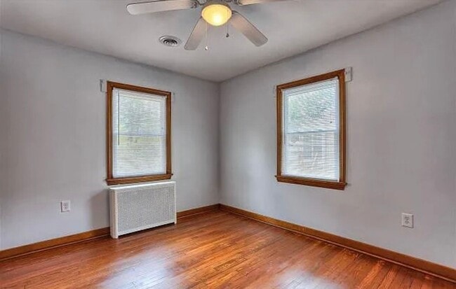 Building Photo - 3 Bedroom Home