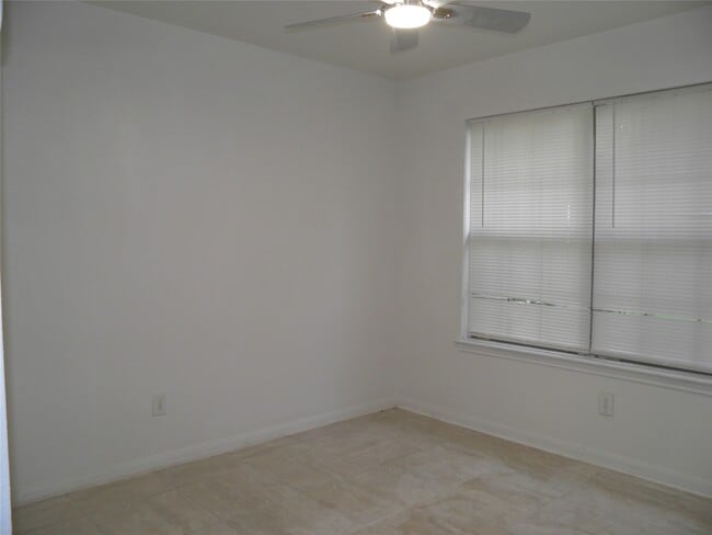 Building Photo - 9223 Grove Haven Dr