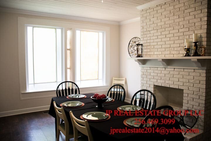 Building Photo - 714 4th Ave SE