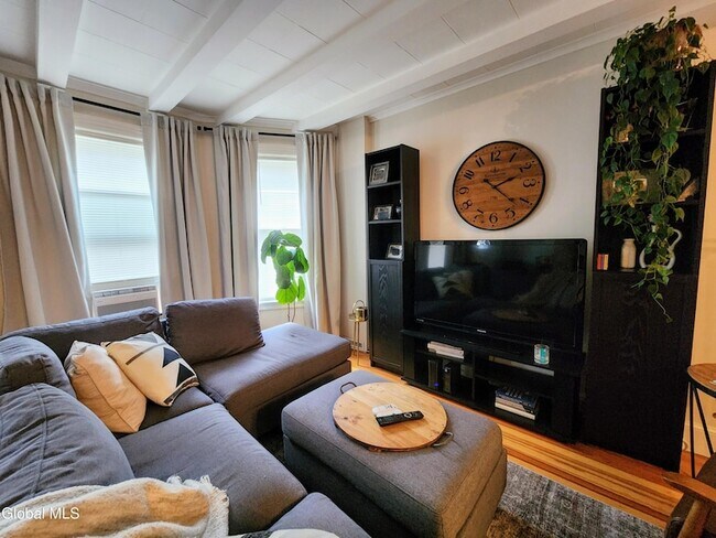 Building Photo - 11 Ingersoll Ave