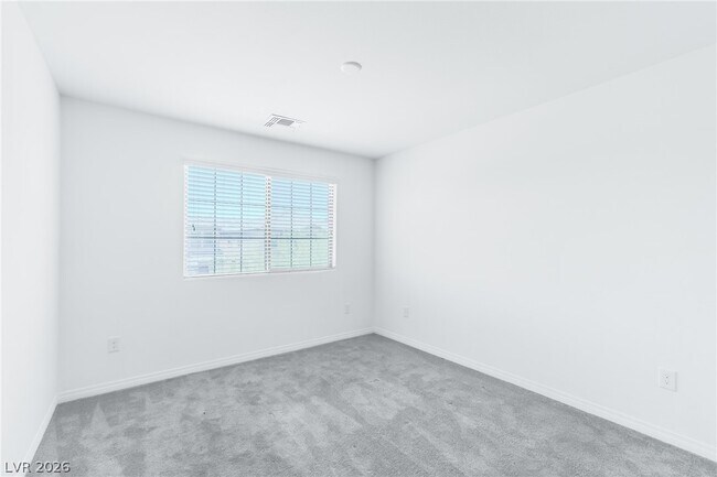 Building Photo - 638 Great River Ave