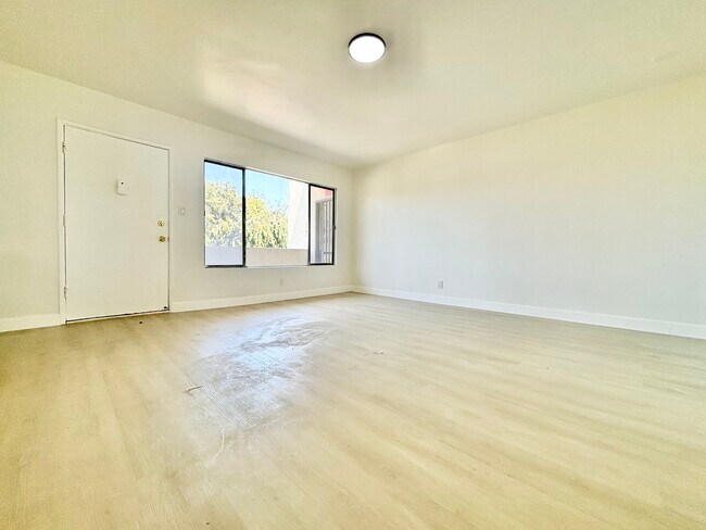 Building Photo - 700 Glenway Dr