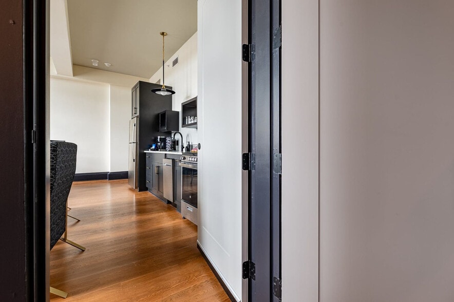 Building Photo - 1011 Canal St