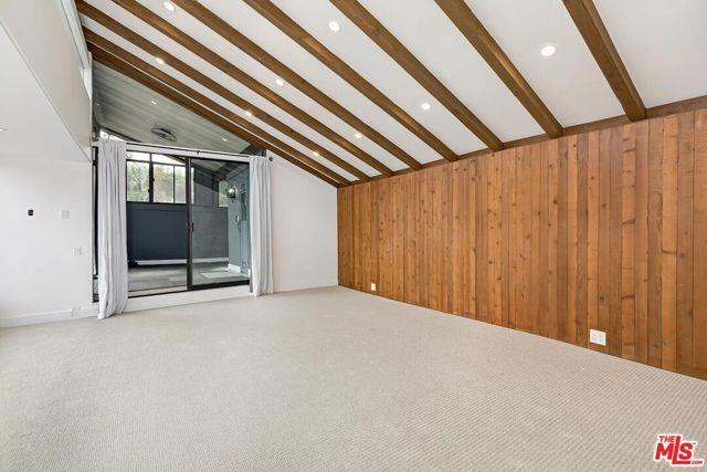 Building Photo - 515 N Roxbury Dr
