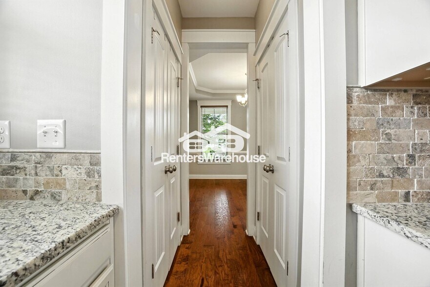 Building Photo - 3304 Patrick Henry Dr