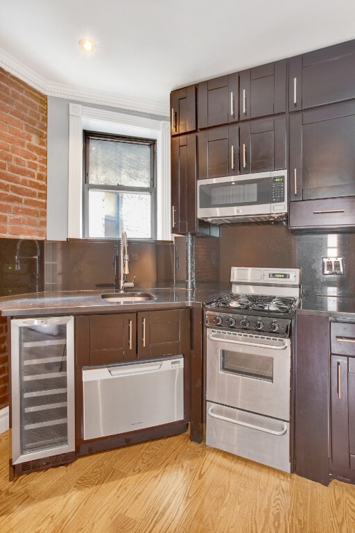 Building Photo - 219 E 23rd St