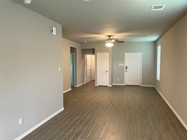 Building Photo - 25456 Northpark Lake Dr