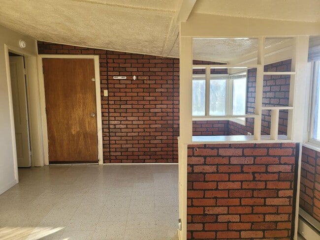 Building Photo - 2415 Baker St