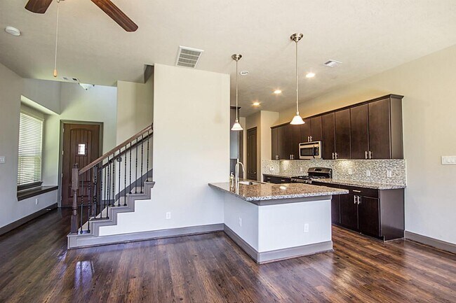 Building Photo - 63 Aventura Pl