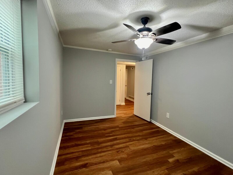 Building Photo - 5615 Southampton Rd