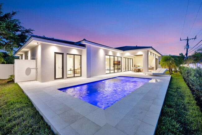 Building Photo - 2757 NE 34th St